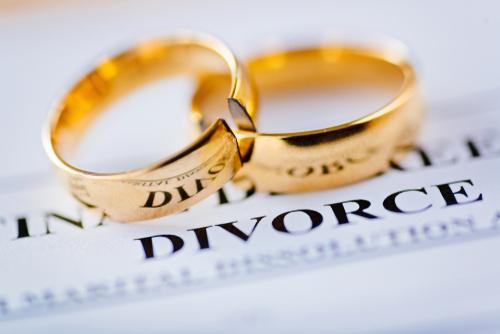 Hinsdale divorce attorney for litigation or settlements